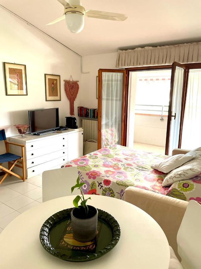 Giulia'S Apartment Viareggio Extérieur photo